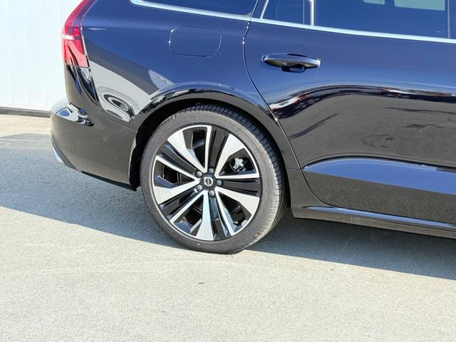 V60 リチャージ PHV T6 AWD インスクリプション ワンオーナー/禁煙車/パノラマサンルーフ/B&Wプレミアムサウンドシステム//チャコールレザー/F&Rシートヒーター/ステアリングヒーター/純正ナビ/TV/カープレイ/360カメラ/LEDヘッドライト(16枚目)