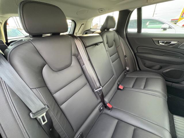 V60 リチャージ PHV T6 AWD インスクリプション ワンオーナー/禁煙車/パノラマサンルーフ/B&Wプレミアムサウンドシステム//チャコールレザー/F&Rシートヒーター/ステアリングヒーター/純正ナビ/TV/カープレイ/360カメラ/LEDヘッドライト(19枚目)