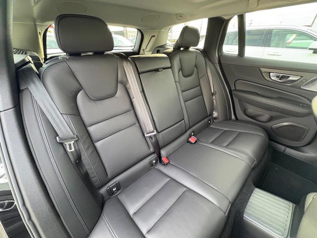 V60 リチャージ PHV T6 AWD インスクリプション ワンオーナー/禁煙車/パノラマサンルーフ/B&Wプレミアムサウンドシステム//チャコールレザー/F&Rシートヒーター/ステアリングヒーター/純正ナビ/TV/カープレイ/360カメラ/LEDヘッドライト(20枚目)