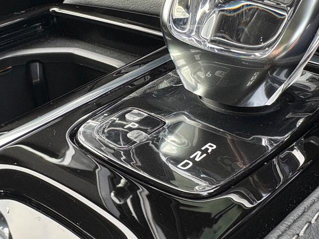 V60 リチャージ PHV T6 AWD インスクリプション ワンオーナー/禁煙車/パノラマサンルーフ/B&Wプレミアムサウンドシステム//チャコールレザー/F&Rシートヒーター/ステアリングヒーター/純正ナビ/TV/カープレイ/360カメラ/LEDヘッドライト(23枚目)