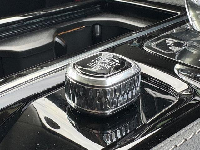 V60 リチャージ PHV T6 AWD インスクリプション ワンオーナー/禁煙車/パノラマサンルーフ/B&Wプレミアムサウンドシステム//チャコールレザー/F&Rシートヒーター/ステアリングヒーター/純正ナビ/TV/カープレイ/360カメラ/LEDヘッドライト(24枚目)