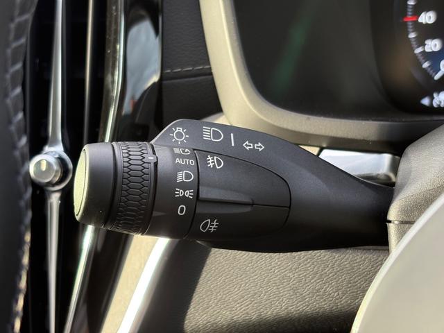 V60 リチャージ PHV T6 AWD インスクリプション ワンオーナー/禁煙車/パノラマサンルーフ/B&Wプレミアムサウンドシステム//チャコールレザー/F&Rシートヒーター/ステアリングヒーター/純正ナビ/TV/カープレイ/360カメラ/LEDヘッドライト(29枚目)