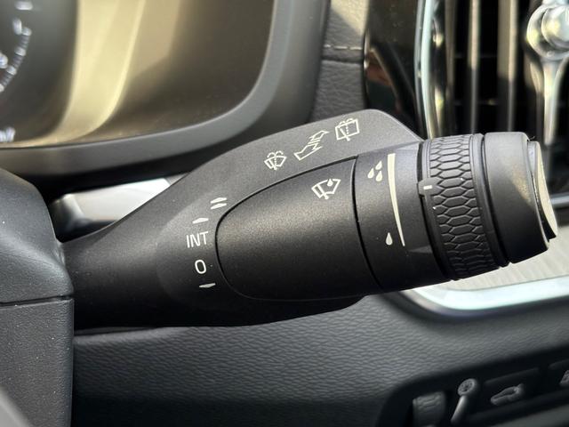 V60 リチャージ PHV T6 AWD インスクリプション ワンオーナー/禁煙車/パノラマサンルーフ/B&Wプレミアムサウンドシステム//チャコールレザー/F&Rシートヒーター/ステアリングヒーター/純正ナビ/TV/カープレイ/360カメラ/LEDヘッドライト(30枚目)