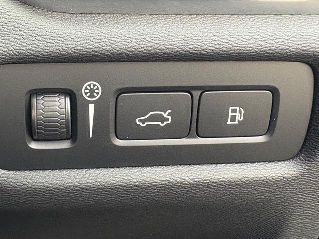 V60 リチャージ PHV T6 AWD インスクリプション ワンオーナー/禁煙車/パノラマサンルーフ/B&Wプレミアムサウンドシステム//チャコールレザー/F&Rシートヒーター/ステアリングヒーター/純正ナビ/TV/カープレイ/360カメラ/LEDヘッドライト(31枚目)