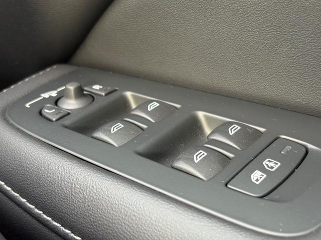 V60 リチャージ PHV T6 AWD インスクリプション ワンオーナー/禁煙車/パノラマサンルーフ/B&Wプレミアムサウンドシステム//チャコールレザー/F&Rシートヒーター/ステアリングヒーター/純正ナビ/TV/カープレイ/360カメラ/LEDヘッドライト(52枚目)