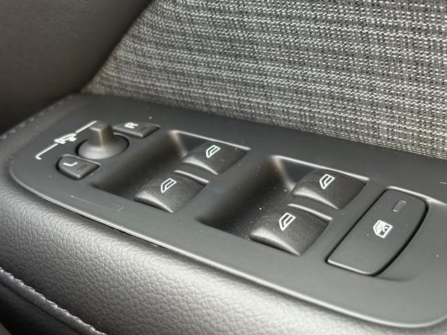 V60 クロスカントリー プラス B5 AWD 認定中古車/Googleナビ/カープレイ/Bluetooth/F&Rシートヒーター/ステアリングヒーター/360カメラ/衝突軽減B/LEDヘッドライト/オートライト/レインセンサー/ETC(27枚目)