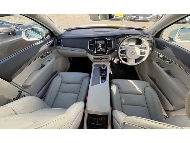 ＸＣ９０ Ｂ６　ＡＷＤ　インスクリプション　認定中古車／禁煙車／ブロンドナッパレザーシート／ハーマンカードン／純正ナビＴＶ／Ｂｌｕｅｔｏｏｔｈ／カープレイ／Ｆ＆Ｒシートヒーター／ステアリングヒーター／ベンチレーション／マッサージ機能／３列シート（5枚目）