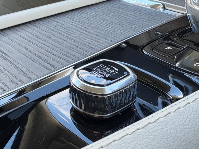 ＸＣ９０ Ｂ６　ＡＷＤ　インスクリプション　認定中古車／禁煙車／ブロンドナッパレザーシート／ハーマンカードン／純正ナビＴＶ／Ｂｌｕｅｔｏｏｔｈ／カープレイ／Ｆ＆Ｒシートヒーター／ステアリングヒーター／ベンチレーション／マッサージ機能／３列シート（24枚目）