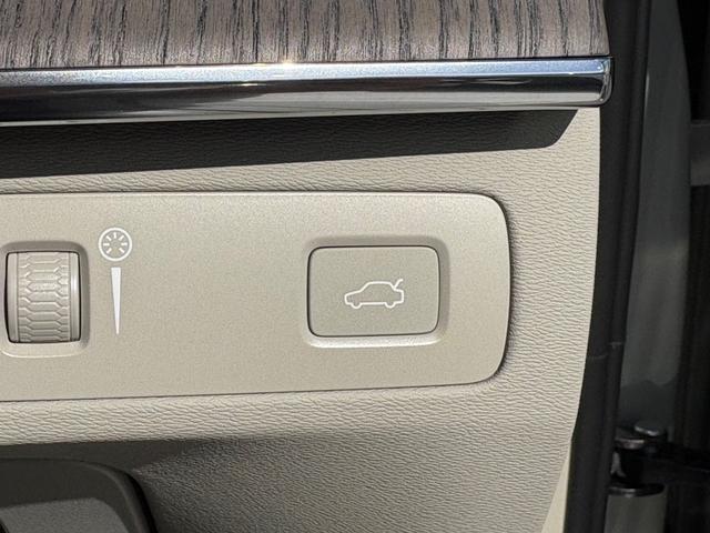 ＸＣ９０ Ｂ６　ＡＷＤ　インスクリプション　認定中古車／禁煙車／ブロンドナッパレザーシート／ハーマンカードン／純正ナビＴＶ／Ｂｌｕｅｔｏｏｔｈ／カープレイ／Ｆ＆Ｒシートヒーター／ステアリングヒーター／ベンチレーション／マッサージ機能／３列シート（31枚目）