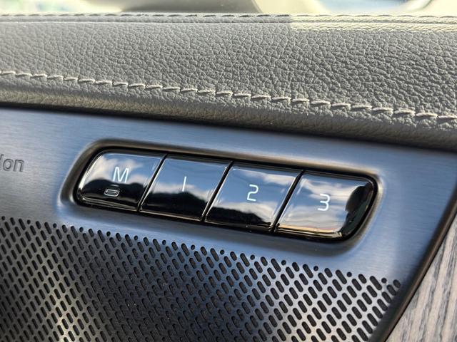 ＸＣ９０ Ｂ６　ＡＷＤ　インスクリプション　認定中古車／禁煙車／ブロンドナッパレザーシート／ハーマンカードン／純正ナビＴＶ／Ｂｌｕｅｔｏｏｔｈ／カープレイ／Ｆ＆Ｒシートヒーター／ステアリングヒーター／ベンチレーション／マッサージ機能／３列シート（32枚目）