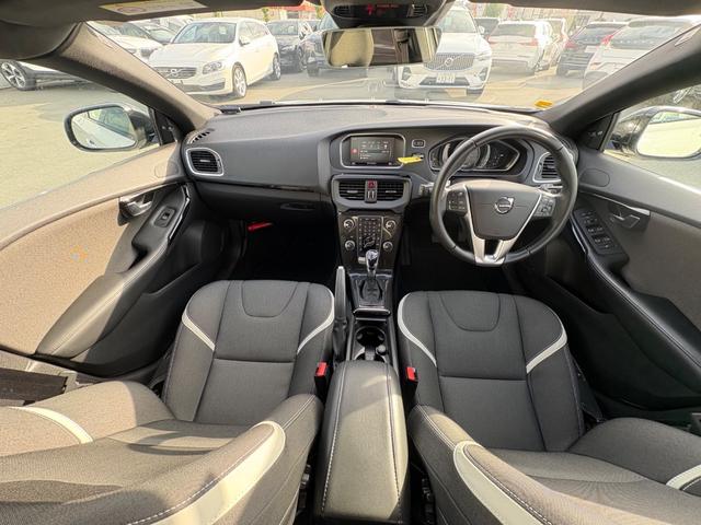 V40 クロスカントリー D4 ダイナミックエディション 禁煙車/純正ナビ/TV/Bluetooth/CD/LEDヘッドライト/レインセンサー/オートライト/ETC(5枚目)