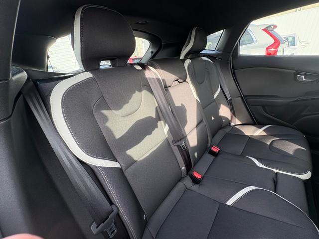 V40 クロスカントリー D4 ダイナミックエディション 禁煙車/純正ナビ/TV/Bluetooth/CD/LEDヘッドライト/レインセンサー/オートライト/ETC(15枚目)