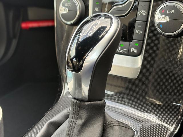 V40 クロスカントリー D4 ダイナミックエディション 禁煙車/純正ナビ/TV/Bluetooth/CD/LEDヘッドライト/レインセンサー/オートライト/ETC(16枚目)