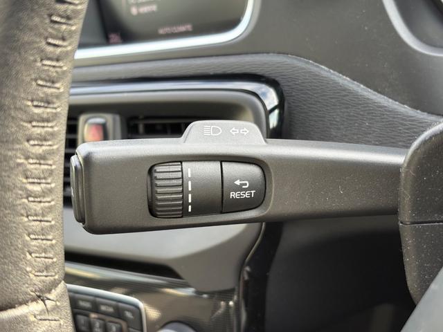V40 クロスカントリー D4 ダイナミックエディション 禁煙車/純正ナビ/TV/Bluetooth/CD/LEDヘッドライト/レインセンサー/オートライト/ETC(23枚目)