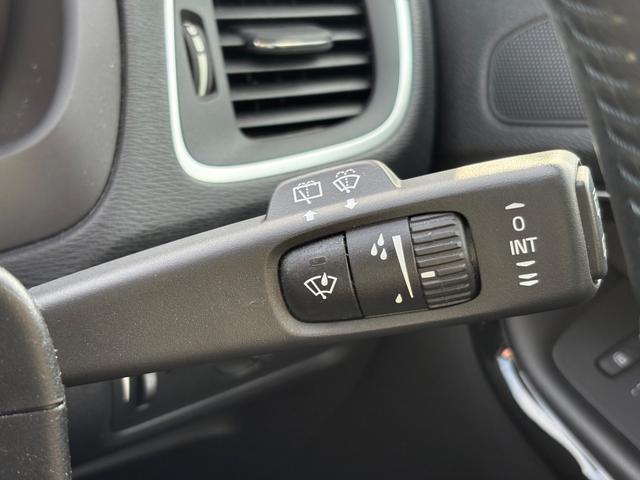 V40 クロスカントリー D4 ダイナミックエディション 禁煙車/純正ナビ/TV/Bluetooth/CD/LEDヘッドライト/レインセンサー/オートライト/ETC(24枚目)