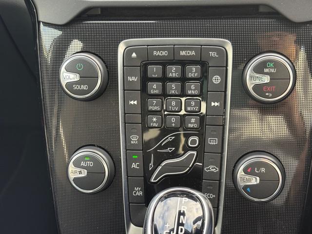 V40 クロスカントリー D4 ダイナミックエディション 禁煙車/純正ナビ/TV/Bluetooth/CD/LEDヘッドライト/レインセンサー/オートライト/ETC(30枚目)