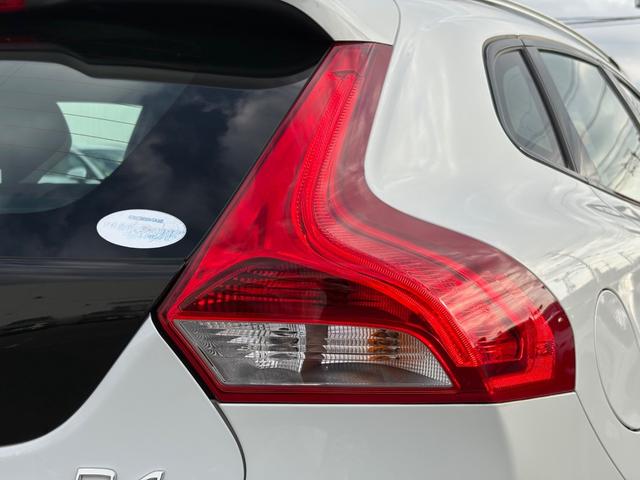 V40 クロスカントリー D4 ダイナミックエディション 禁煙車/純正ナビ/TV/Bluetooth/CD/LEDヘッドライト/レインセンサー/オートライト/ETC(35枚目)