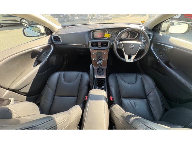V40 D4 インスクリプション ディーゼルモデル/禁煙車/ブラックレザー/純正ナビ/TV/Bluetooth/ハーマンカードン/フロントシートヒーター/バックカメラ/LEDヘッドライト/レインセンサー/パワシート(11枚目)