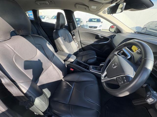 V40 D4 インスクリプション ディーゼルモデル/禁煙車/ブラックレザー/純正ナビ/TV/Bluetooth/ハーマンカードン/フロントシートヒーター/バックカメラ/LEDヘッドライト/レインセンサー/パワシート(13枚目)