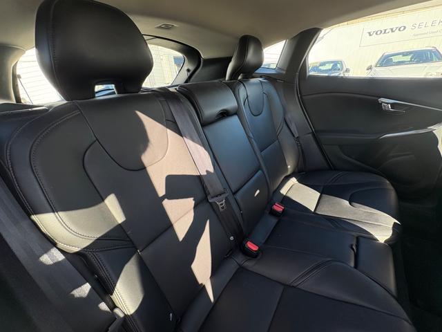 V40 D4 インスクリプション ディーゼルモデル/禁煙車/ブラックレザー/純正ナビ/TV/Bluetooth/ハーマンカードン/フロントシートヒーター/バックカメラ/LEDヘッドライト/レインセンサー/パワシート(14枚目)