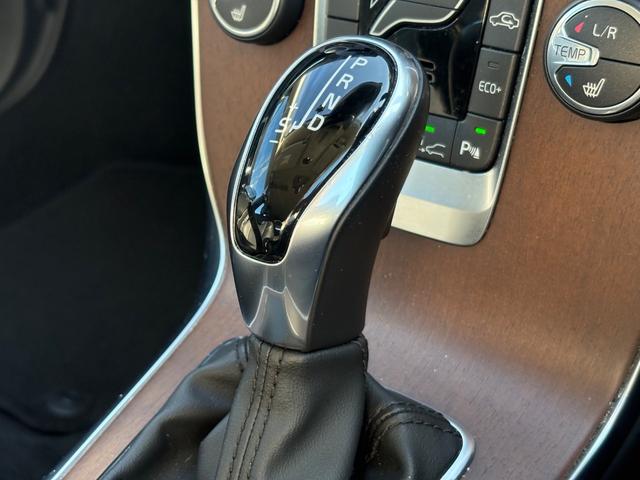 V40 D4 インスクリプション ディーゼルモデル/禁煙車/ブラックレザー/純正ナビ/TV/Bluetooth/ハーマンカードン/フロントシートヒーター/バックカメラ/LEDヘッドライト/レインセンサー/パワシート(16枚目)