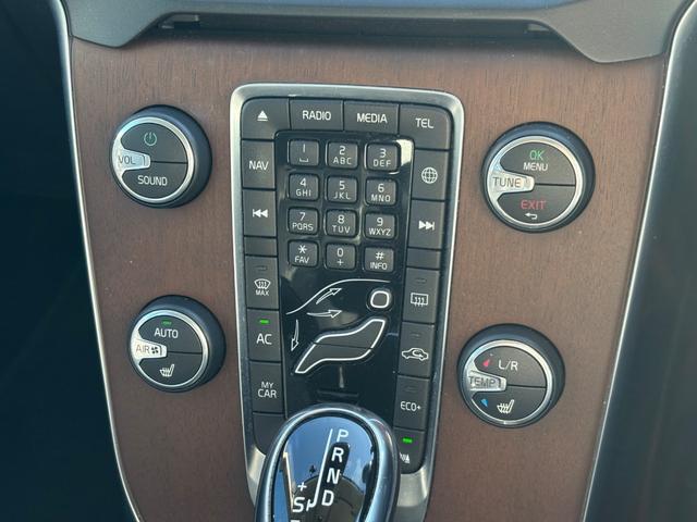 V40 D4 インスクリプション ディーゼルモデル/禁煙車/ブラックレザー/純正ナビ/TV/Bluetooth/ハーマンカードン/フロントシートヒーター/バックカメラ/LEDヘッドライト/レインセンサー/パワシート(30枚目)