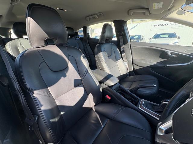 V40 D4 インスクリプション ディーゼルモデル/禁煙車/ブラックレザー/純正ナビ/TV/Bluetooth/ハーマンカードン/フロントシートヒーター/バックカメラ/LEDヘッドライト/レインセンサー/パワシート(40枚目)