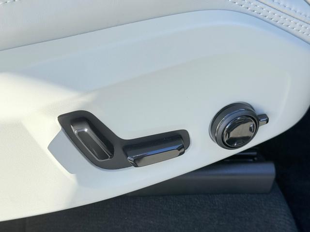 XC90 リチャージアルテメットT8AWDプラグインハイブリド ワンオーナー/禁煙車/ブロンドナッパレザーシート/パノラマサンルーフ/エアサスペンション/ハーマンカードン/Googleナビ/カープレイ/F&Rシートヒーター/ステアリングヒーター/ベンチレーション(50枚目)