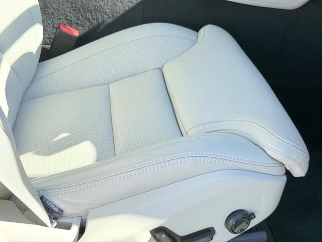 XC90 リチャージアルテメットT8AWDプラグインハイブリド ワンオーナー/禁煙車/ブロンドナッパレザーシート/パノラマサンルーフ/エアサスペンション/ハーマンカードン/Googleナビ/カープレイ/F&Rシートヒーター/ステアリングヒーター/ベンチレーション(51枚目)