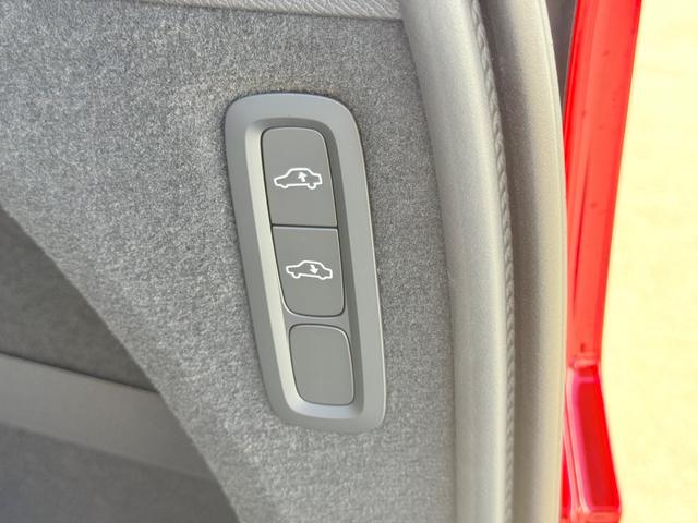 XC90 リチャージアルテメットT8AWDプラグインハイブリド ワンオーナー/禁煙車/ブロンドナッパレザーシート/パノラマサンルーフ/エアサスペンション/ハーマンカードン/Googleナビ/カープレイ/F&Rシートヒーター/ステアリングヒーター/ベンチレーション(57枚目)