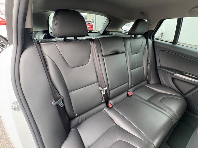 V60 D4 SE 禁煙車/ブラックレザー/純正ナビ/TV/Bluetooth/パワーシート/シートメモリー/オートライト/レインセンサー/シートメモリー/バックカメラ/衝突軽減B/クルーズコントロール/ETC(6枚目)