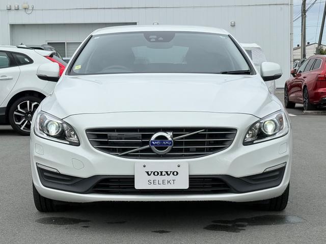V60 D4 SE 禁煙車/ブラックレザー/純正ナビ/TV/Bluetooth/パワーシート/シートメモリー/オートライト/レインセンサー/シートメモリー/バックカメラ/衝突軽減B/クルーズコントロール/ETC(8枚目)