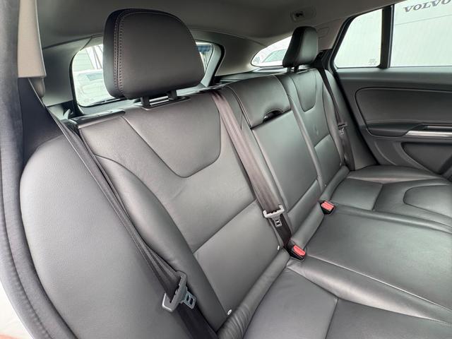 V60 D4 SE 禁煙車/ブラックレザー/純正ナビ/TV/Bluetooth/パワーシート/シートメモリー/オートライト/レインセンサー/シートメモリー/バックカメラ/衝突軽減B/クルーズコントロール/ETC(13枚目)