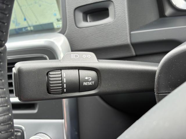 V60 D4 SE 禁煙車/ブラックレザー/純正ナビ/TV/Bluetooth/パワーシート/シートメモリー/オートライト/レインセンサー/シートメモリー/バックカメラ/衝突軽減B/クルーズコントロール/ETC(23枚目)