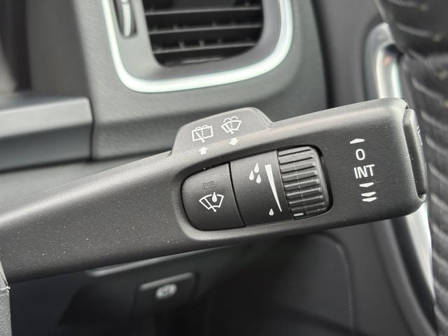V60 D4 SE 禁煙車/ブラックレザー/純正ナビ/TV/Bluetooth/パワーシート/シートメモリー/オートライト/レインセンサー/シートメモリー/バックカメラ/衝突軽減B/クルーズコントロール/ETC(24枚目)