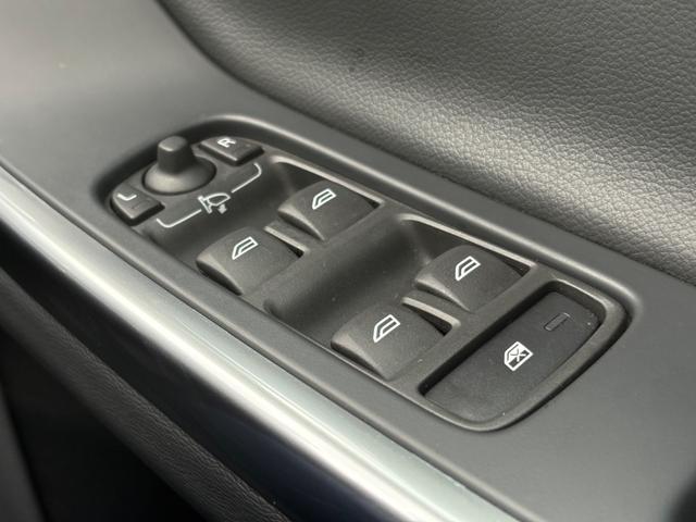 V60 D4 SE 禁煙車/ブラックレザー/純正ナビ/TV/Bluetooth/パワーシート/シートメモリー/オートライト/レインセンサー/シートメモリー/バックカメラ/衝突軽減B/クルーズコントロール/ETC(27枚目)