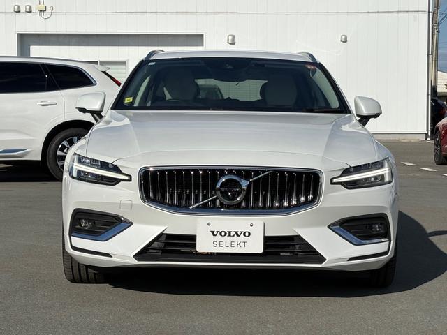 Ｖ６０ Ｂ５　インスクリプション　認定中古車／ブロンドレザー／オプション１９インチＡＷ／ハーマンカードン／純正ナビ／ＴＶ／カープレイ／Ｆ＆Ｒシートヒーター／ベンチレーション／マッサージ機能／３６０カメラ／ＥＴＣ（4枚目）