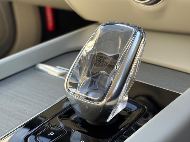 Ｖ６０ Ｂ５　インスクリプション　認定中古車／ブロンドレザー／オプション１９インチＡＷ／ハーマンカードン／純正ナビ／ＴＶ／カープレイ／Ｆ＆Ｒシートヒーター／ベンチレーション／マッサージ機能／３６０カメラ／ＥＴＣ（7枚目）