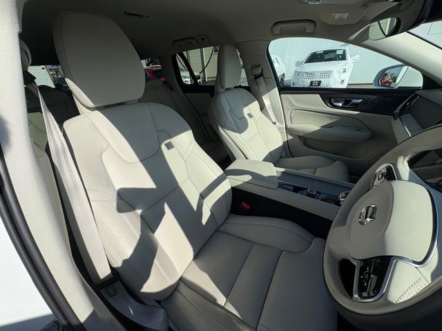 Ｖ６０ Ｂ５　インスクリプション　認定中古車／ブロンドレザー／オプション１９インチＡＷ／ハーマンカードン／純正ナビ／ＴＶ／カープレイ／Ｆ＆Ｒシートヒーター／ベンチレーション／マッサージ機能／３６０カメラ／ＥＴＣ（13枚目）