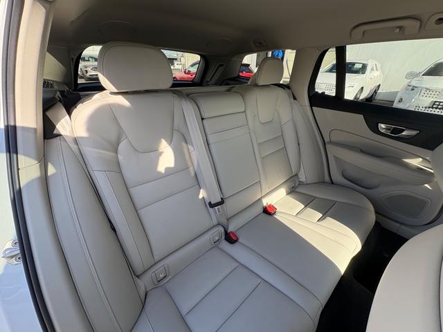 Ｖ６０ Ｂ５　インスクリプション　認定中古車／ブロンドレザー／オプション１９インチＡＷ／ハーマンカードン／純正ナビ／ＴＶ／カープレイ／Ｆ＆Ｒシートヒーター／ベンチレーション／マッサージ機能／３６０カメラ／ＥＴＣ（15枚目）