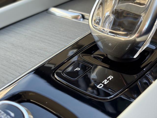 Ｖ６０ Ｂ５　インスクリプション　認定中古車／ブロンドレザー／オプション１９インチＡＷ／ハーマンカードン／純正ナビ／ＴＶ／カープレイ／Ｆ＆Ｒシートヒーター／ベンチレーション／マッサージ機能／３６０カメラ／ＥＴＣ（17枚目）