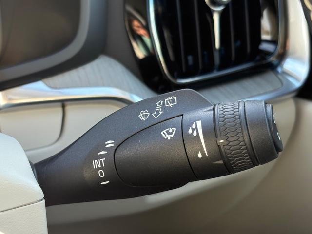 Ｖ６０ Ｂ５　インスクリプション　認定中古車／ブロンドレザー／オプション１９インチＡＷ／ハーマンカードン／純正ナビ／ＴＶ／カープレイ／Ｆ＆Ｒシートヒーター／ベンチレーション／マッサージ機能／３６０カメラ／ＥＴＣ（22枚目）