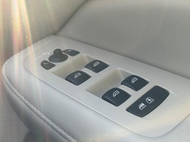 Ｖ６０ Ｂ５　インスクリプション　認定中古車／ブロンドレザー／オプション１９インチＡＷ／ハーマンカードン／純正ナビ／ＴＶ／カープレイ／Ｆ＆Ｒシートヒーター／ベンチレーション／マッサージ機能／３６０カメラ／ＥＴＣ（39枚目）