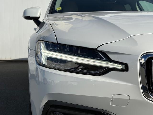 Ｖ６０ Ｂ５　インスクリプション　認定中古車／ブロンドレザー／オプション１９インチＡＷ／ハーマンカードン／純正ナビ／ＴＶ／カープレイ／Ｆ＆Ｒシートヒーター／ベンチレーション／マッサージ機能／３６０カメラ／ＥＴＣ（49枚目）