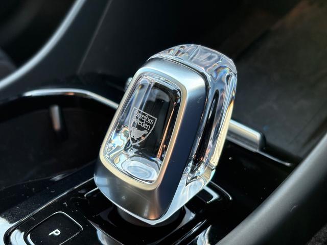 ＸＣ４０ リチャージ　ＰＨＶ　Ｔ５　インスクリプション　認定中古車／ワンオーナー／ブラックレザー／パノラマサンルーフ／ハーマンカードン／純正ナビ／ＴＶ／カープレイ／Ｆ＆Ｒシートヒーター／ステアリングヒーター３６０カメラ／ＬＥＤヘッドライト／レインセンサー（6枚目）