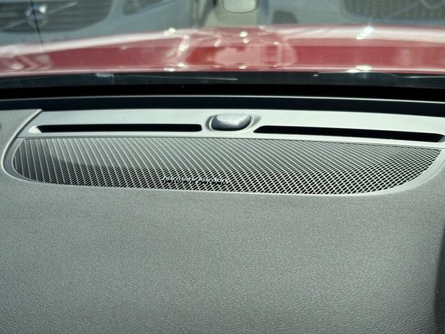 ＸＣ４０ リチャージ　ＰＨＶ　Ｔ５　インスクリプション　認定中古車／ワンオーナー／ブラックレザー／パノラマサンルーフ／ハーマンカードン／純正ナビ／ＴＶ／カープレイ／Ｆ＆Ｒシートヒーター／ステアリングヒーター３６０カメラ／ＬＥＤヘッドライト／レインセンサー（7枚目）