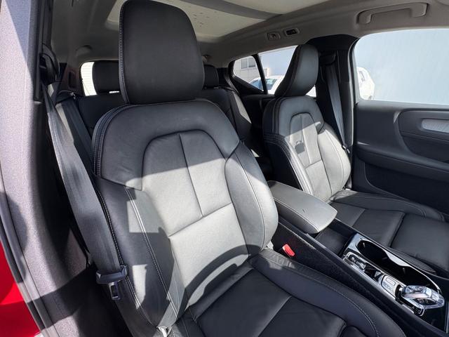 ＸＣ４０ リチャージ　ＰＨＶ　Ｔ５　インスクリプション　認定中古車／ワンオーナー／ブラックレザー／パノラマサンルーフ／ハーマンカードン／純正ナビ／ＴＶ／カープレイ／Ｆ＆Ｒシートヒーター／ステアリングヒーター３６０カメラ／ＬＥＤヘッドライト／レインセンサー（17枚目）