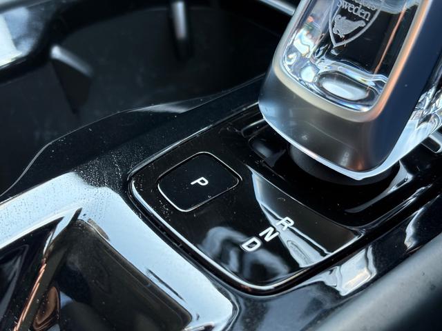 ＸＣ４０ リチャージ　ＰＨＶ　Ｔ５　インスクリプション　認定中古車／ワンオーナー／ブラックレザー／パノラマサンルーフ／ハーマンカードン／純正ナビ／ＴＶ／カープレイ／Ｆ＆Ｒシートヒーター／ステアリングヒーター３６０カメラ／ＬＥＤヘッドライト／レインセンサー（19枚目）