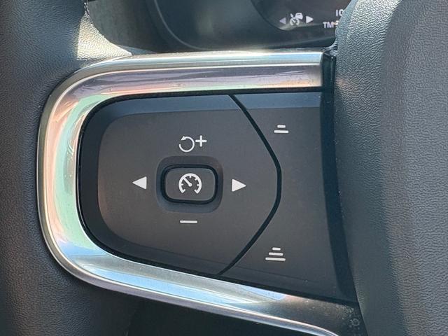 ＸＣ４０ リチャージ　ＰＨＶ　Ｔ５　インスクリプション　認定中古車／ワンオーナー／ブラックレザー／パノラマサンルーフ／ハーマンカードン／純正ナビ／ＴＶ／カープレイ／Ｆ＆Ｒシートヒーター／ステアリングヒーター３６０カメラ／ＬＥＤヘッドライト／レインセンサー（22枚目）