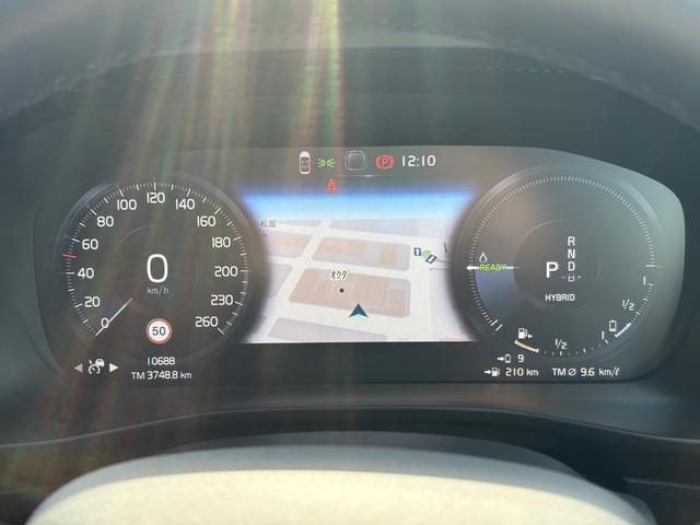 ＸＣ４０ リチャージ　ＰＨＶ　Ｔ５　インスクリプション　認定中古車／ワンオーナー／ブラックレザー／パノラマサンルーフ／ハーマンカードン／純正ナビ／ＴＶ／カープレイ／Ｆ＆Ｒシートヒーター／ステアリングヒーター３６０カメラ／ＬＥＤヘッドライト／レインセンサー（24枚目）